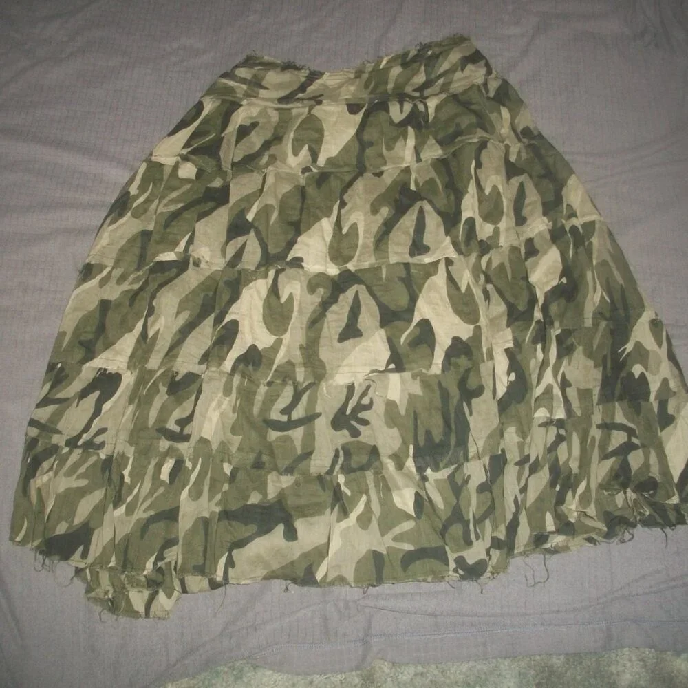 womens camo skirt.VENUS.lightly lined below knee.size small